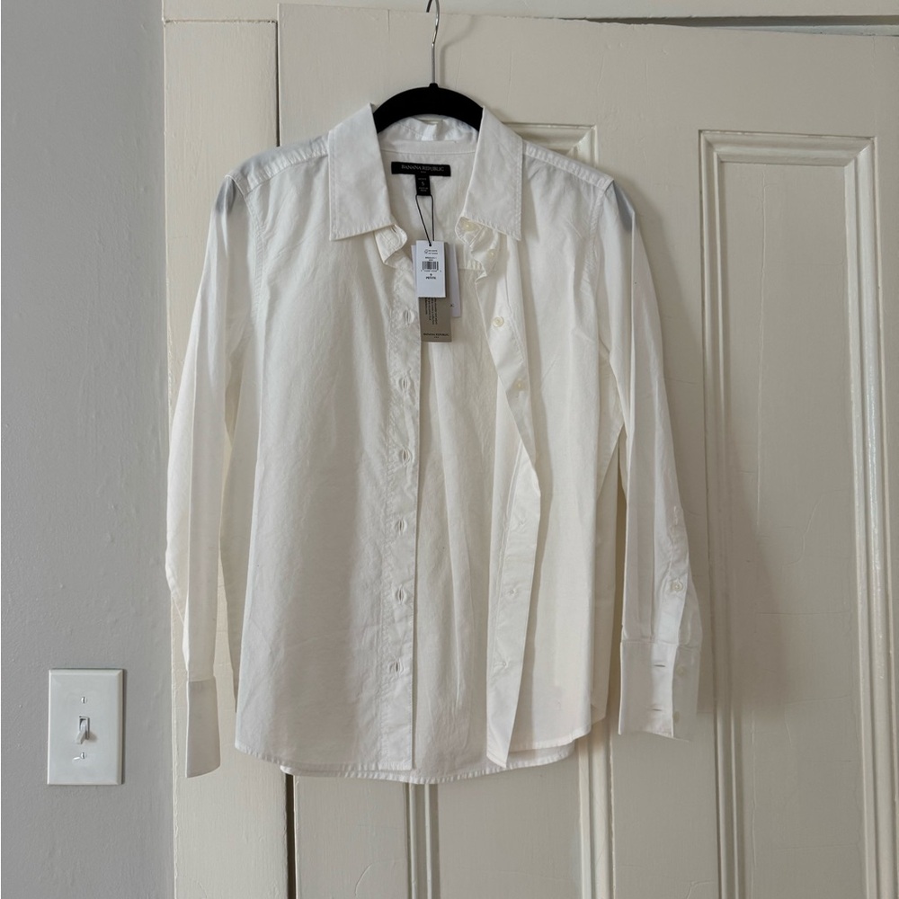 Banana Republic Classic White Button Down Shirt